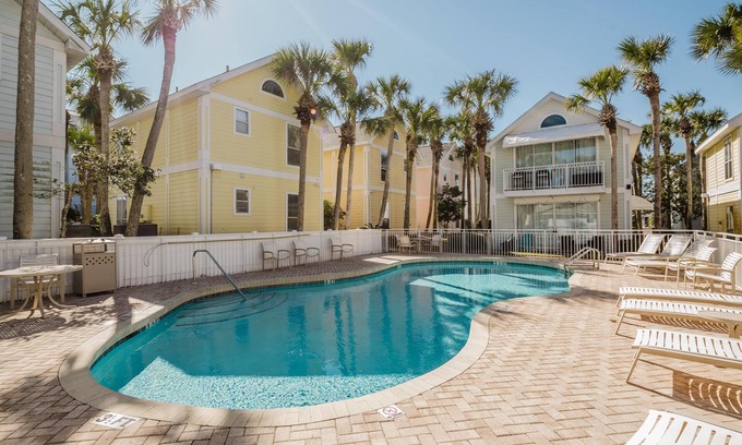 Clipper Cove Cottage | Dolphin Dreams! Whole House -1 min walk to beach!