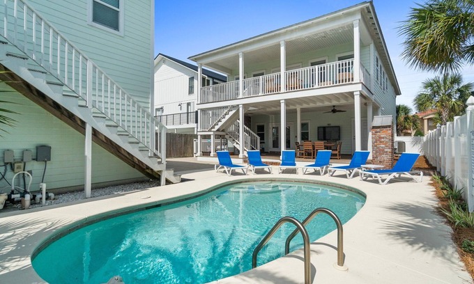Crystal Beach House | Dolphin Retreat | Pool, Golf Cart, Guest House & Steps to Beach! Pet Friendly!
