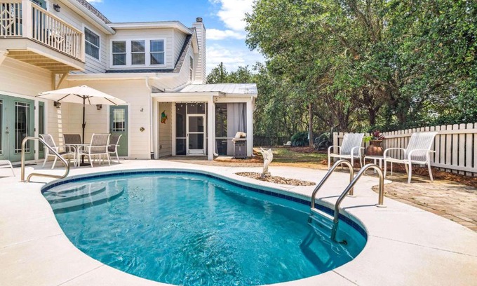 Seacrest House | Downward Dog