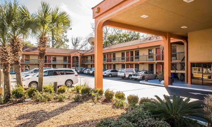 Bay VIew Addition Hotel | Econo Lodge Panama City