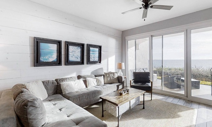 Rosemary Beach Condo | Elegant dwelling on the beach with beautiful view, pool & pickleball