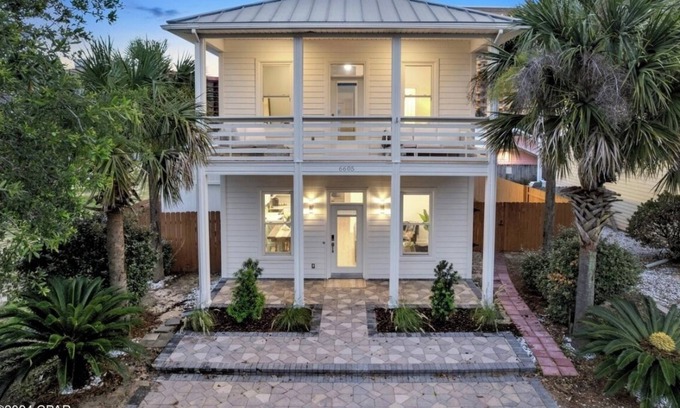 Holiday Beach House | Emerald Oasis Beach House