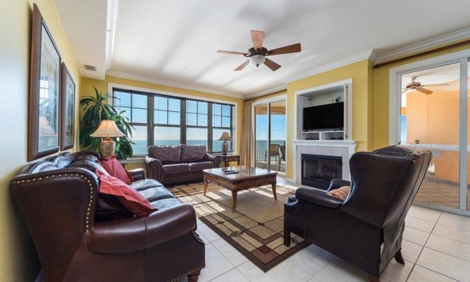Silver Sands Beach Condo | EN SOLEIL THREE BEDROOM! BEAUTIFUL UNIT!