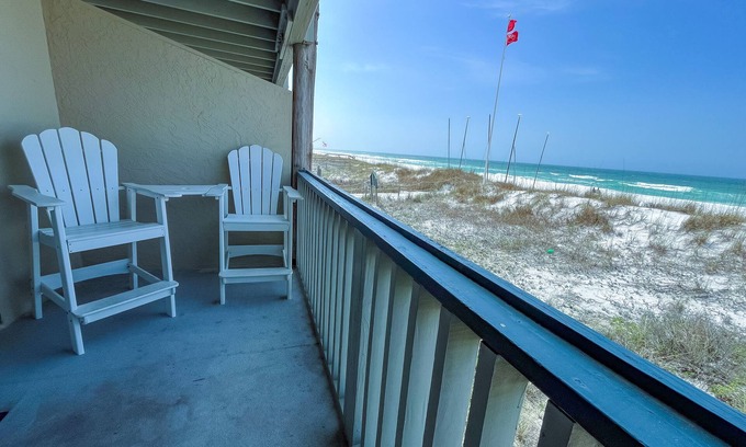 Holiday Beach Condo | Fabulous 1BR Condo with amazing beach views sleeps 4. Park by door. Pool.