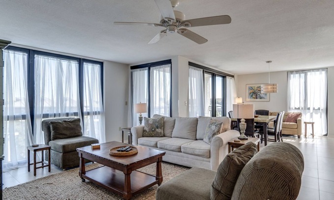 Fort Walton Beach - Destin Condo | FALL LONG TERM RATES AVAILABLE, Sleeps 10, Large 3BD 2BA Walk to the Beach!