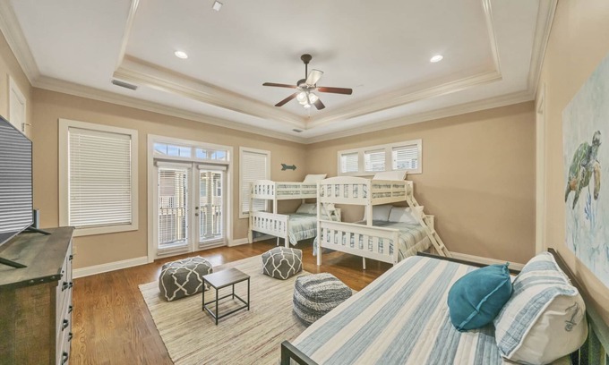 Crescent Beach House | Family Friendly Beach Home, 4 Bed 4 Bath, Sleeps 12! Walk to Beach! Pool! πΊπΈπΊπΈπΊπΈ