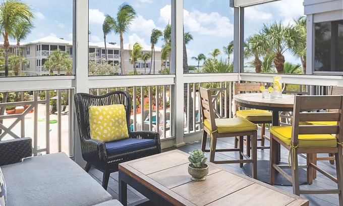 New Town House | π
π’π§ππ’π§π πππ’π₯π’ Beach House Resort + Amenities, 2-Bedroom