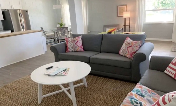 Hollywood Beach House | Florida Beach Cottage 3 minute walk to the beach!
