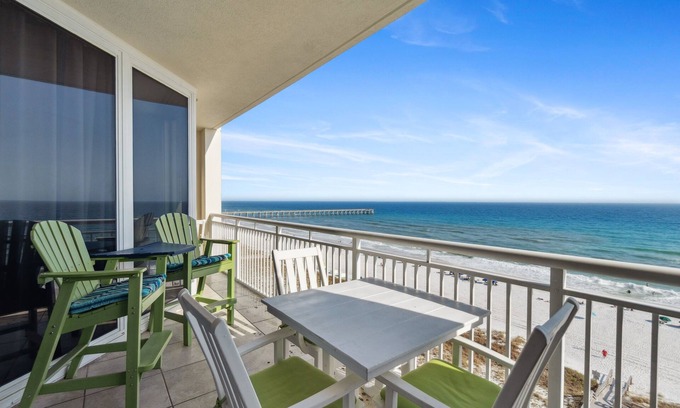Navarre Beach Condo | Free Beach Service! Newly Updated/Beachy 8th flr condo w/stunning Gulf Views!