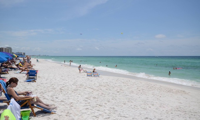 Holiday Isle Condo | FREE BEACH SETUP & 15% Discount Shoreline Towers 1081 - 3 Bdrm Gulf Front