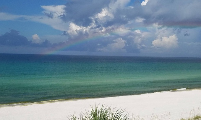 Panama City Beach Condo | GATED~ walk to attractions~ Tootsie's~Free Beach chairs/Pet friendly w/approval