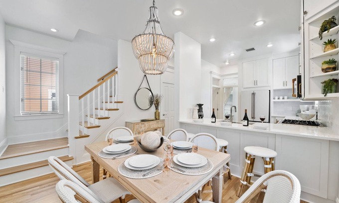 Sunnyside House | "Gemstone" | 5-Minutes to the Beach | Free Beach Chair Service