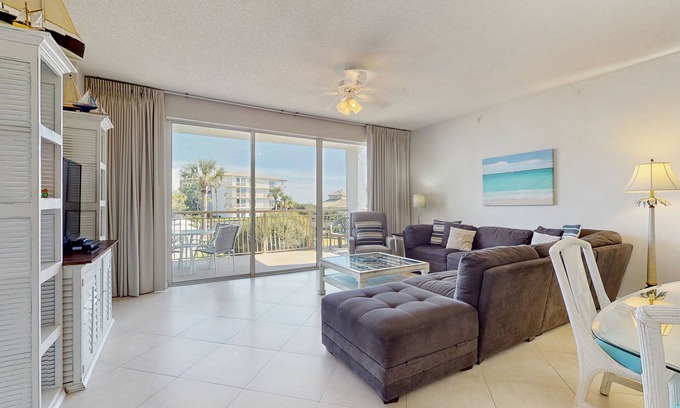 Rosemary Beach Condo | Gorgeous condo with lagoon pool, hot tub, beach access & pickleball