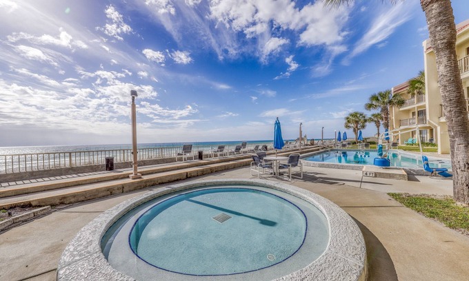 Fort Bay Condo | Gorgeous, waterfront condo w/a shared pool, hot tub, & beach access