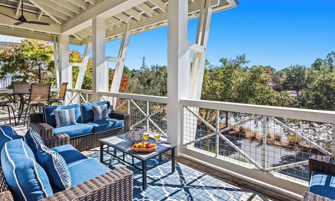 Watercolor House | Great Private Outdoor Spaces. 1 Minute to Camp WaterColor. With LSV and Bikes