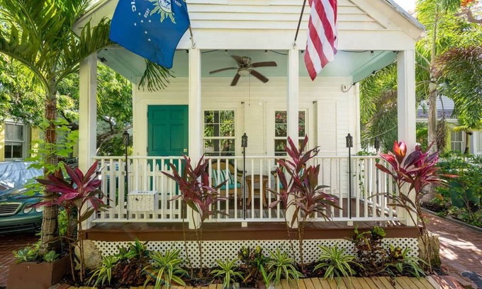 Old Town House | Hemmingway's Paradise! Walk or bike to all that Old town Key West has to offer