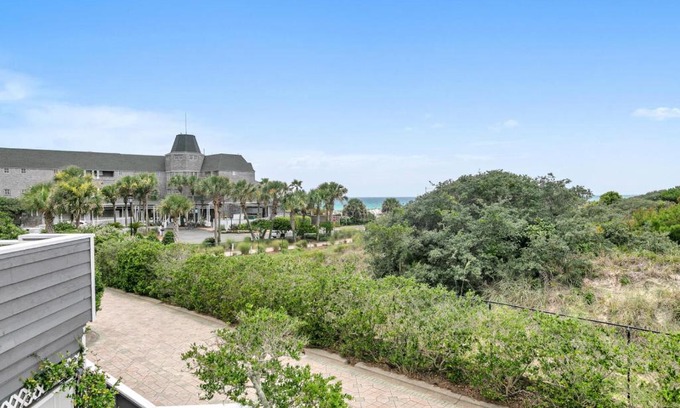Crystal Beach House | Henderson Haus - Is a Fabulous 3BR Townhome in Destin