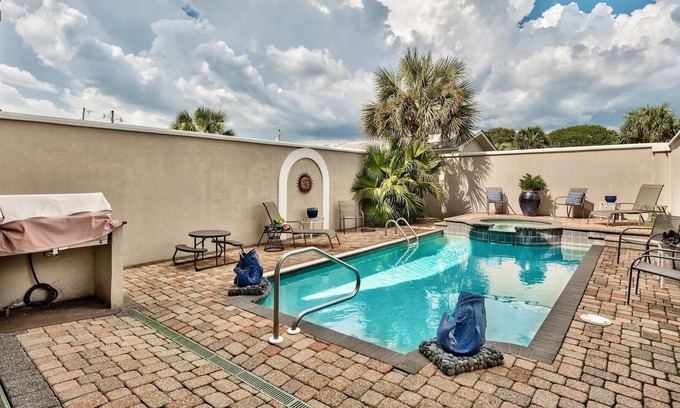 Laguna Beach House | High Dune - 5 Bedroom Home - Private Pool & Hot Tub! West End - Elevator!!!