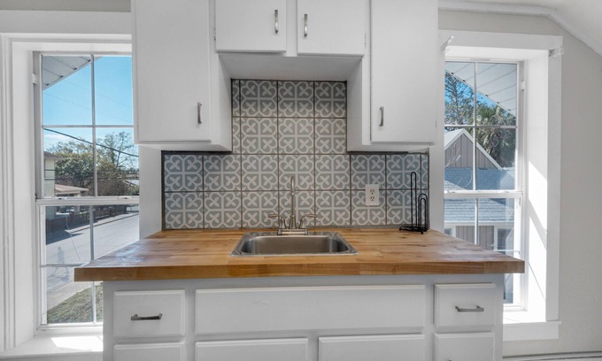 Downtown House | Historic 2 Bedroom Downtown Apartment
