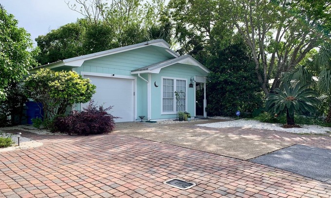 Riviera Beach House | 🏖️Home Away from Home! Attention to Detail -2 Short Blocks to Beach - King Beds.