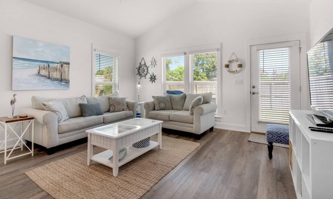 El Centro Beach House | House ∙ 3 bedrooms ∙ 9 guests
