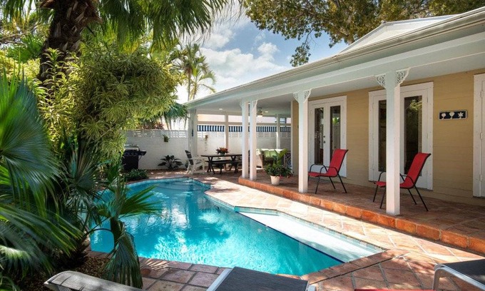 Midtown House | House ∙ 3 bedrooms ∙ 8 guests