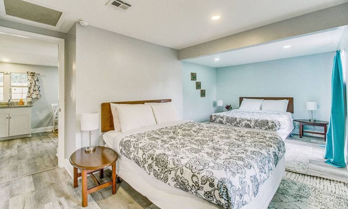 West Pensacola House | House ∙ 6 bedrooms ∙ 24 guests