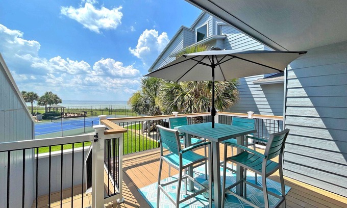 Pensacola Beach House | Idyllic Sound Front Condo; Perfect for Upscale Vacationing!