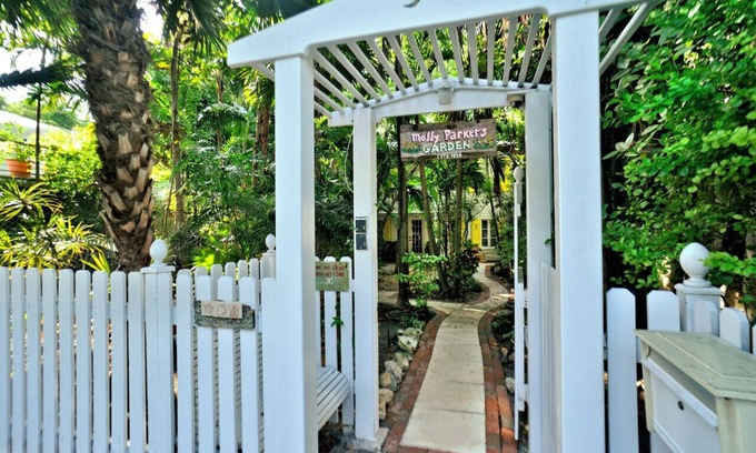 Old Town Apartment | Key West Butterfly Garden Flat - Minutes from Beach & Old Town Perfect for Couples