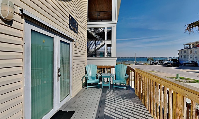 Navarre Beach House | La Favorita | Pet Friendly, Sound View, Beach!