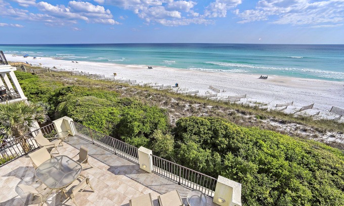 Dune Allen Beach House | Las Brisas, Vizcaya- Waterfront Beach House with Amazing Views & Private Beach