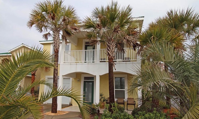 Sunnyside House | LAST MIN SPECIALS, 5 Bedrms, 4.5 Bath, private pool, Ocean View, Steps to Beach