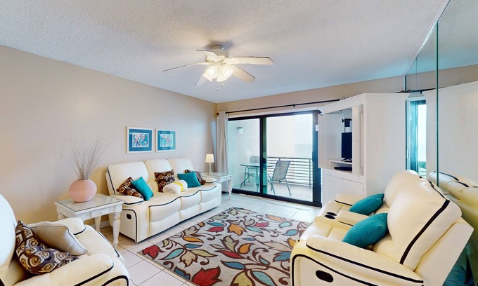 Silver Sands Beach Condo | Lovely Condo for Six on Beach with Community Pool - Snowbirds Welcome