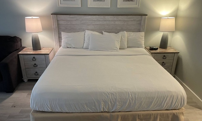 Four Mile Village Condo | Luau Studio Condo with Gulf Views