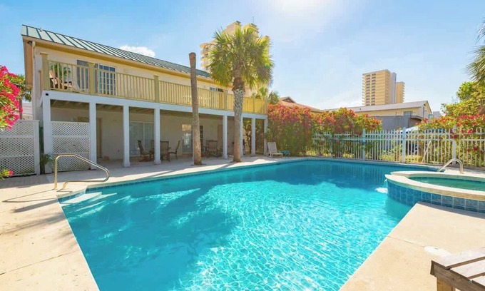 Gulf Lagoon Beach House | Luxurious 6 BR Beachfront Villa