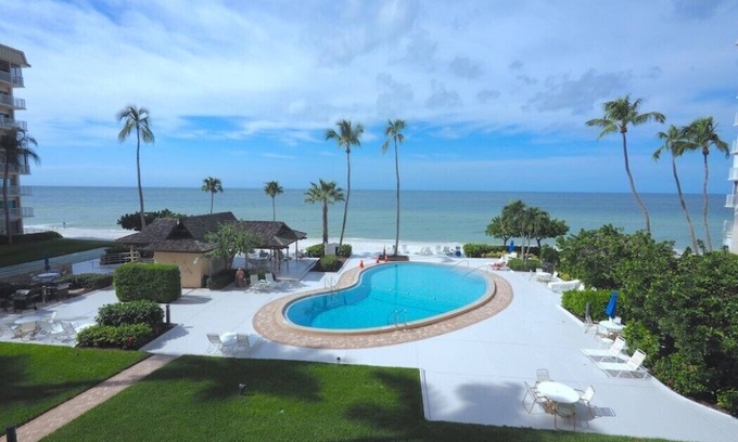 Moorings Condo | LUXURY BEACHFRONT Condo - Naples Continental Club