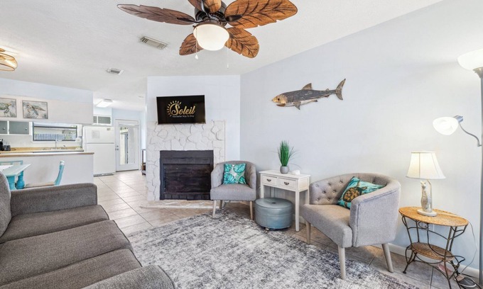 Silver Sands Beach House | Minutes to Beach | Pet-Friendly! | FLPCB96