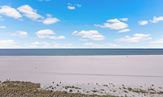 Marco Island Condo | Modern 11th floor beachfront condo w/views/pool
