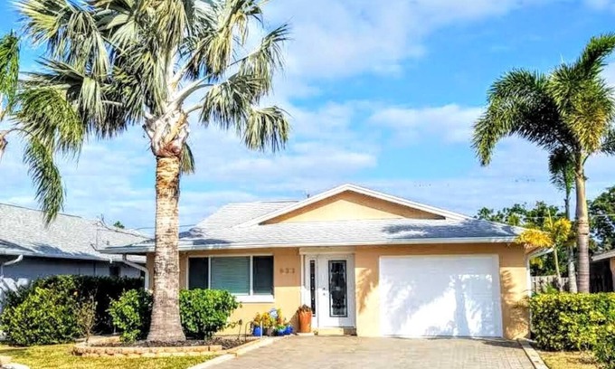 Connors House | Naples Park Pool Home Close to Vanderbilt Beach & Delnor-Wiggins
