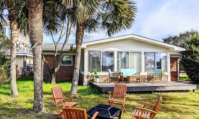 Hollywood Beach House | New Listing! Stunning 4 br steps from the sand - game room - fire pit