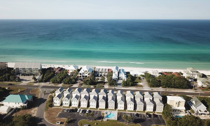 Seacrest House | New Remodel 30A, Beautiful Gulf View! 2 minute Walk to Beach, Community Pool
