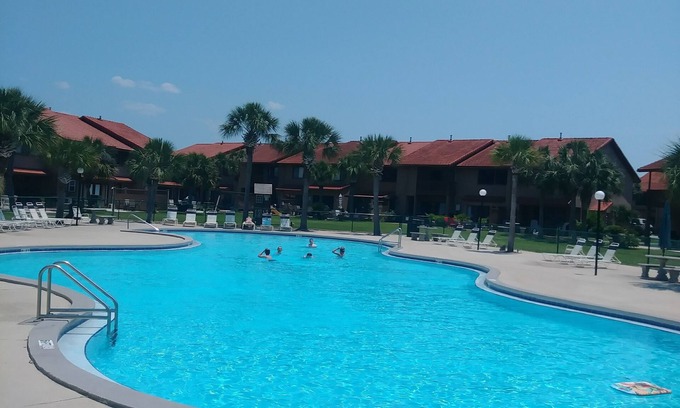 Panama City Beach House | Newly remodeled 8/2020! 5min walk 2 BEACH,11pools,5tennis courts,mini putt putt!