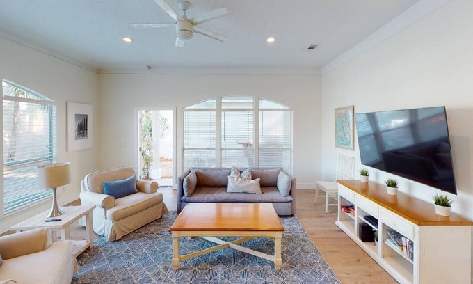 Fort Walton Beach - Destin House | Newly Renovated 3BR Home in Gated Community 2 pools and Beach Access! Sleeps 10