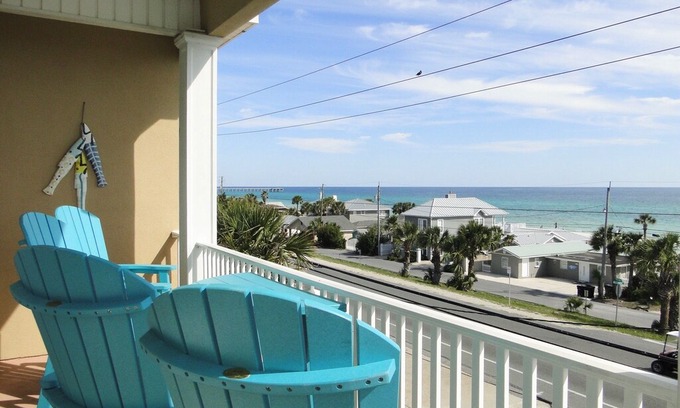 Bahama Beach Condo | ON FRONT BEACH ROAD!! SLEEPS UP TO 10!!
