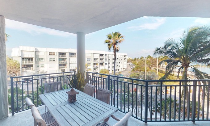 New Town Condo | On the Rocks, 3 Bedroom, 2 Bath Condo right on the beach!