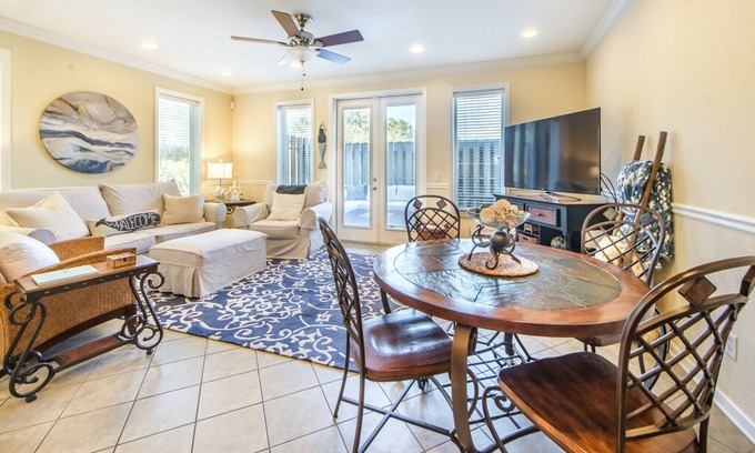 Sunnyside House | OPEN Aug 8-14!☀Walk 2 Beach☀Private Complex☀Community Pool☀4BR Bella Costa