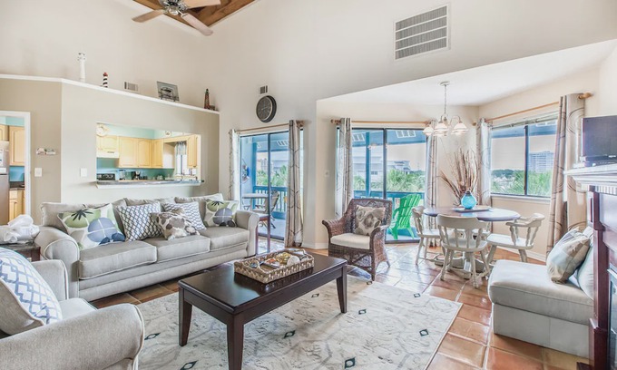 Holiday Isle House | OPEN July 7-9 ☀Destin Harbor Views☀Walk 2 Beach☀2 Balconies☀2BR Blue Paradise