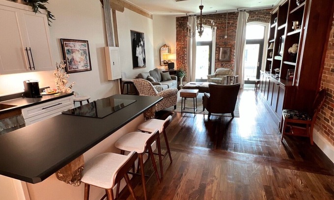 Downtown Apartment | Palafox Perfection, Sleeps 5