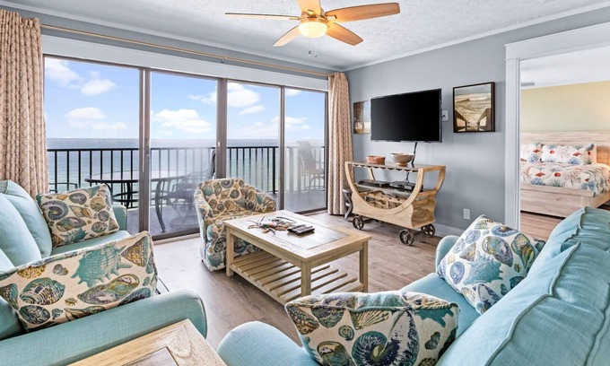 Thomas Drive Condo | Panama City Beach Front - 2BR/2BA Condo Near St Andrews State Park