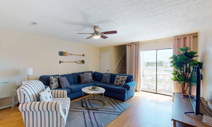 El Centro Beach House | Peaceful Coastal Getaway Near the Beach W/ Full Kitchen, Private Patio & WiFi!